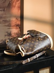 LV 𝐌𝐎𝐍𝐓𝐒𝐎𝐔𝐑𝐈𝐒 Backpack - Image 7