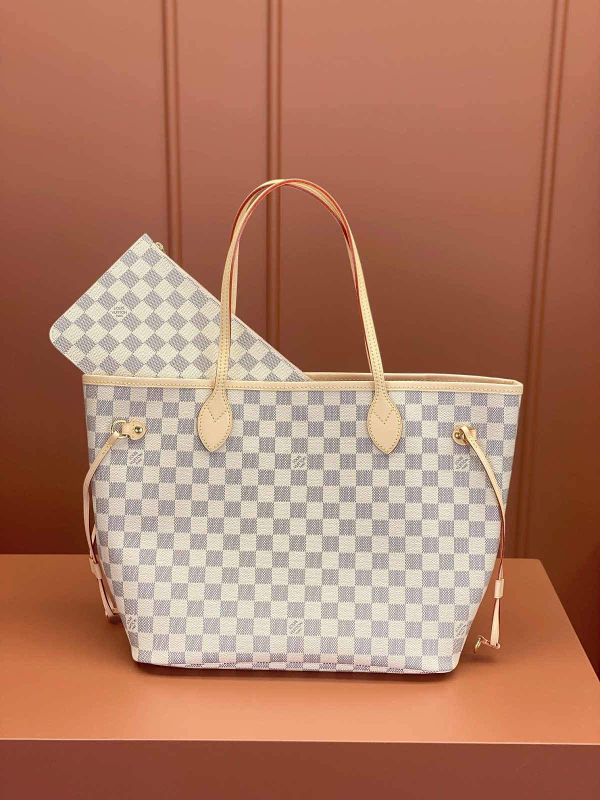 LV Neverfull MM Bag - Image 2