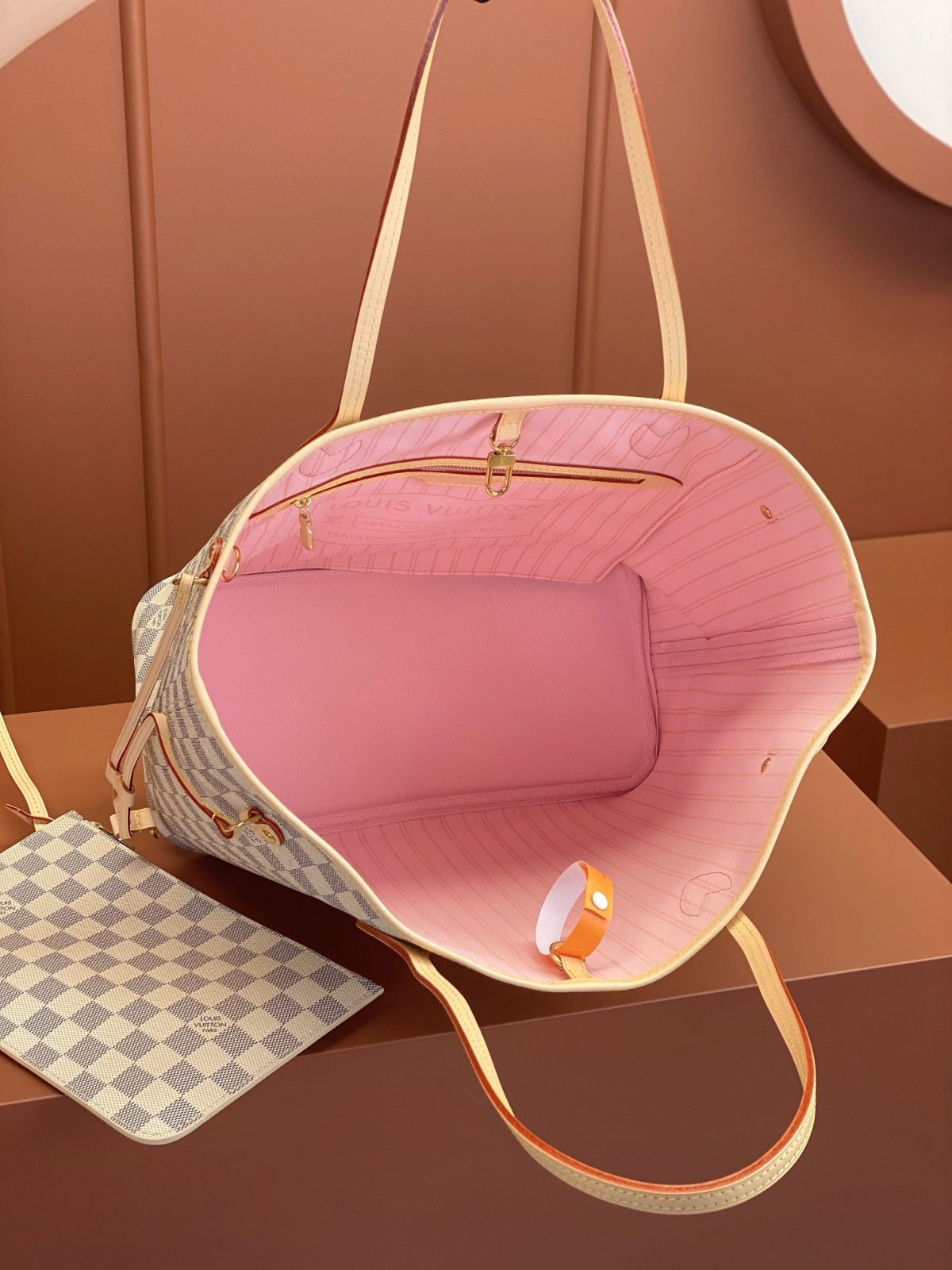 LV Neverfull MM Bag - Image 9