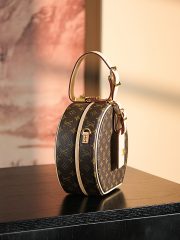 LV 𝐏𝐄𝐓𝐈𝐓𝐄 𝐁𝐎𝐈𝐓𝐄 𝐂𝐇𝐀𝐏𝐄𝐀𝐔 BAG - Image 6