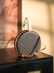 LV 𝐏𝐄𝐓𝐈𝐓𝐄 𝐁𝐎𝐈𝐓𝐄 𝐂𝐇𝐀𝐏𝐄𝐀𝐔 BAG - Image 5