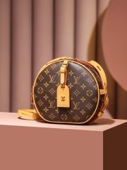 LV 𝐁𝐎𝐈𝐓𝐄 𝐂𝐇𝐀𝐏𝐄𝐀𝐔 𝐒𝐎𝐔𝐏𝐋𝐄 BAG - Image 4