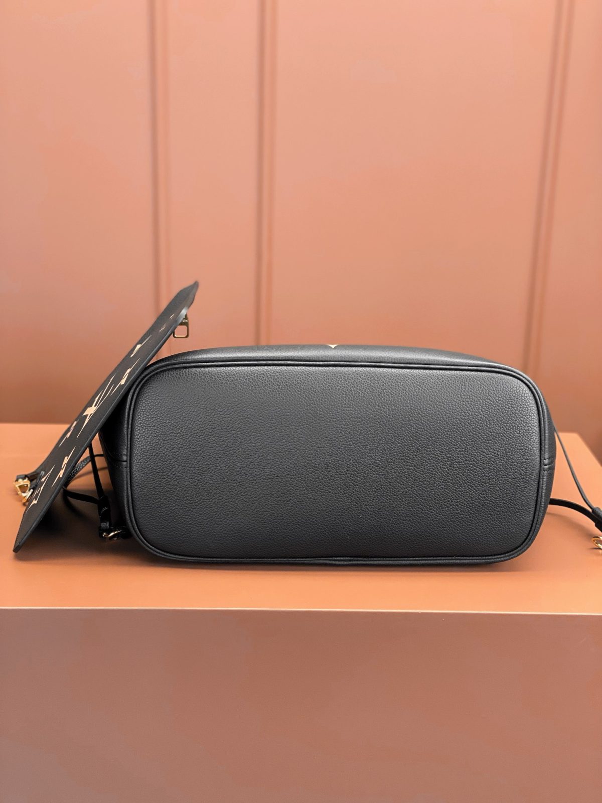 LV Neverfull MM Bag - Image 5