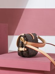 LV 𝐒𝐀𝐔𝐌𝐔𝐑 𝐁𝐁 BAG - Image 4