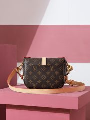 LV 𝐒𝐀𝐔𝐌𝐔𝐑 𝐁𝐁 BAG - Image 9