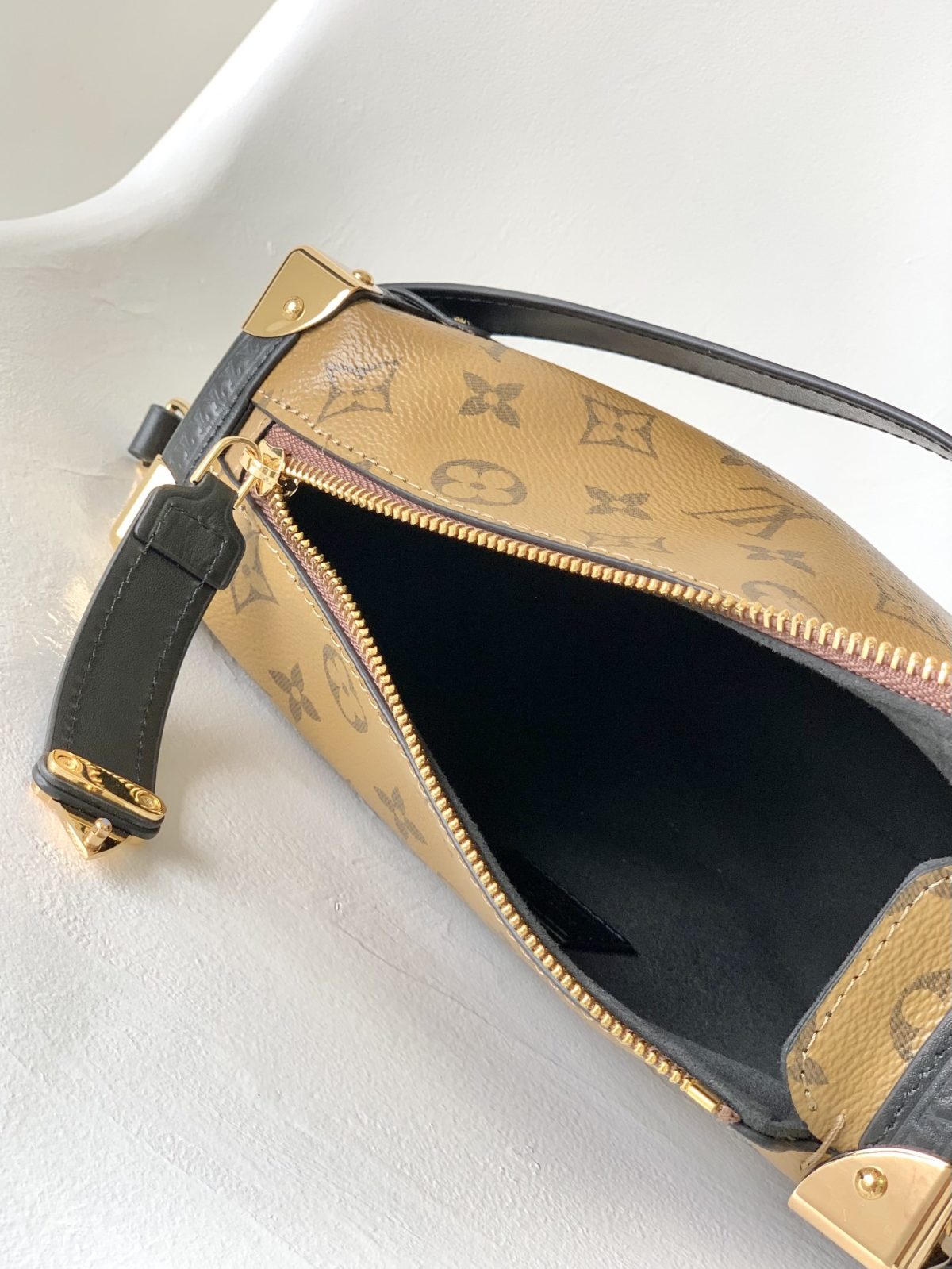 LV Cruise Bag - Image 8