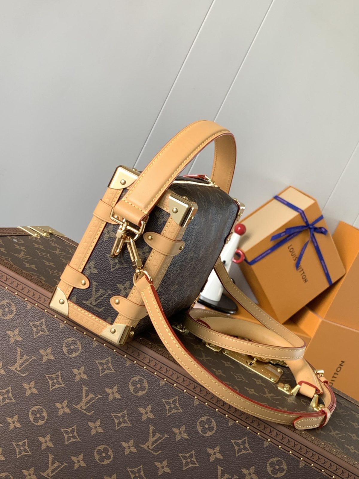 LV Cruise Bag - Image 4
