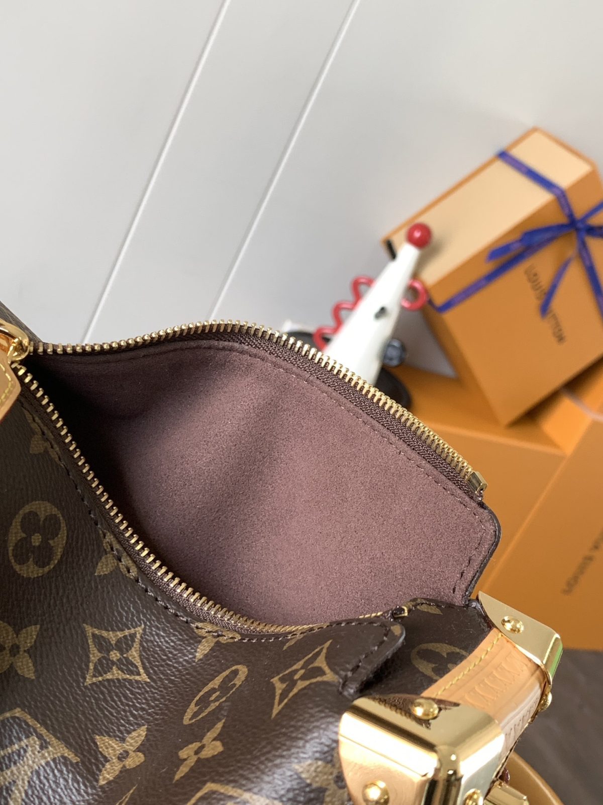 LV Cruise Bag - Image 8