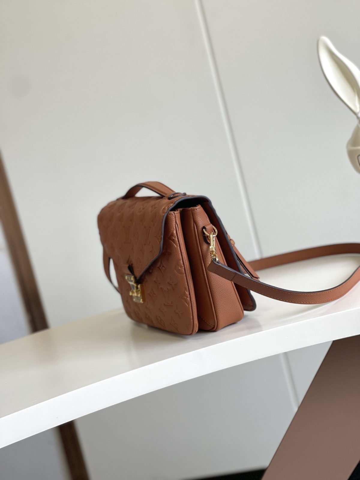 LV Pochette Metis Bag - Image 4