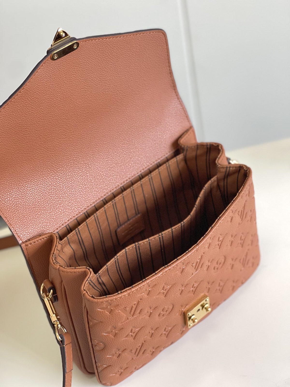 LV Pochette Metis Bag - Image 9