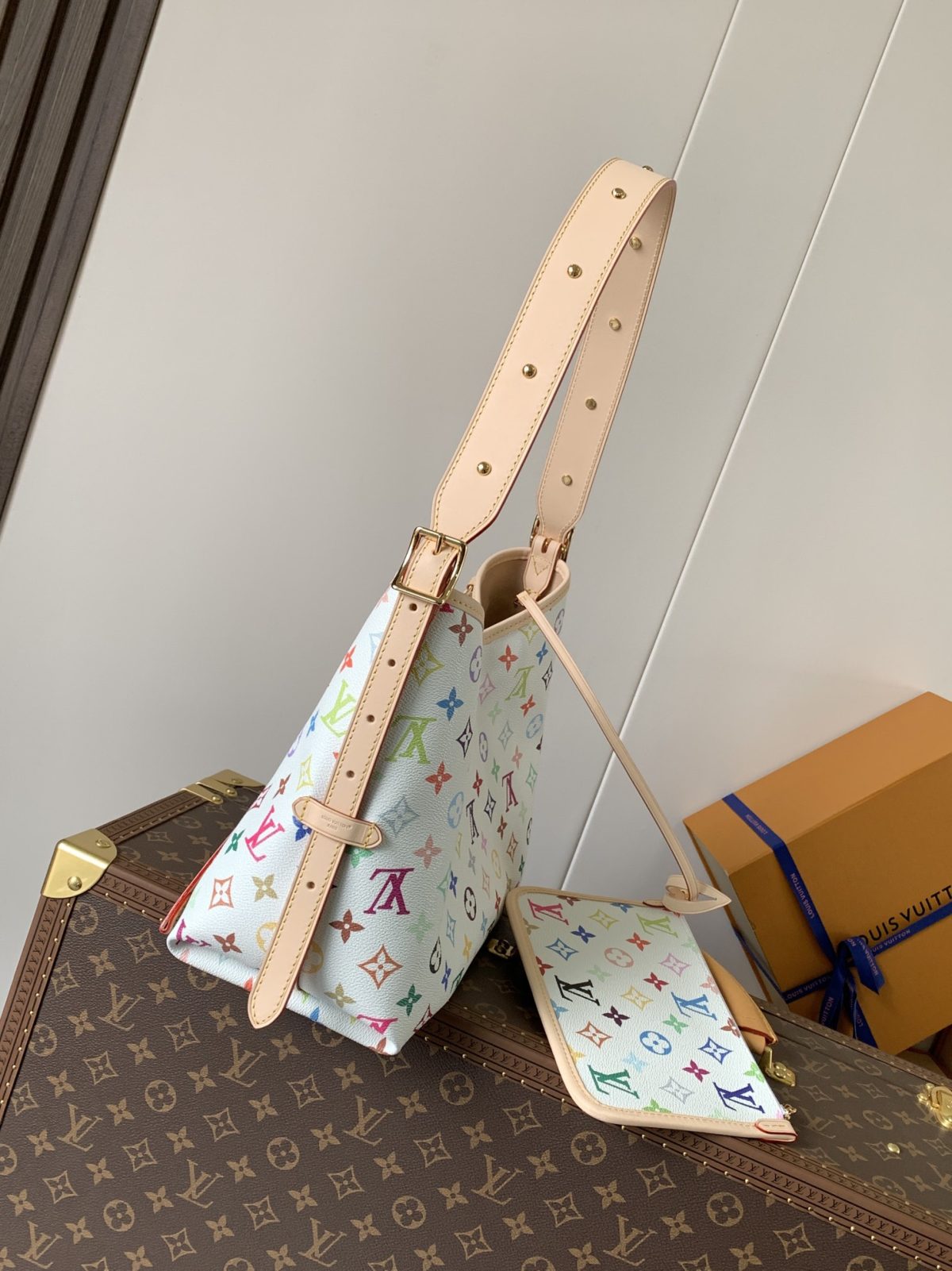 LV CarryAll PM Bag - Image 4