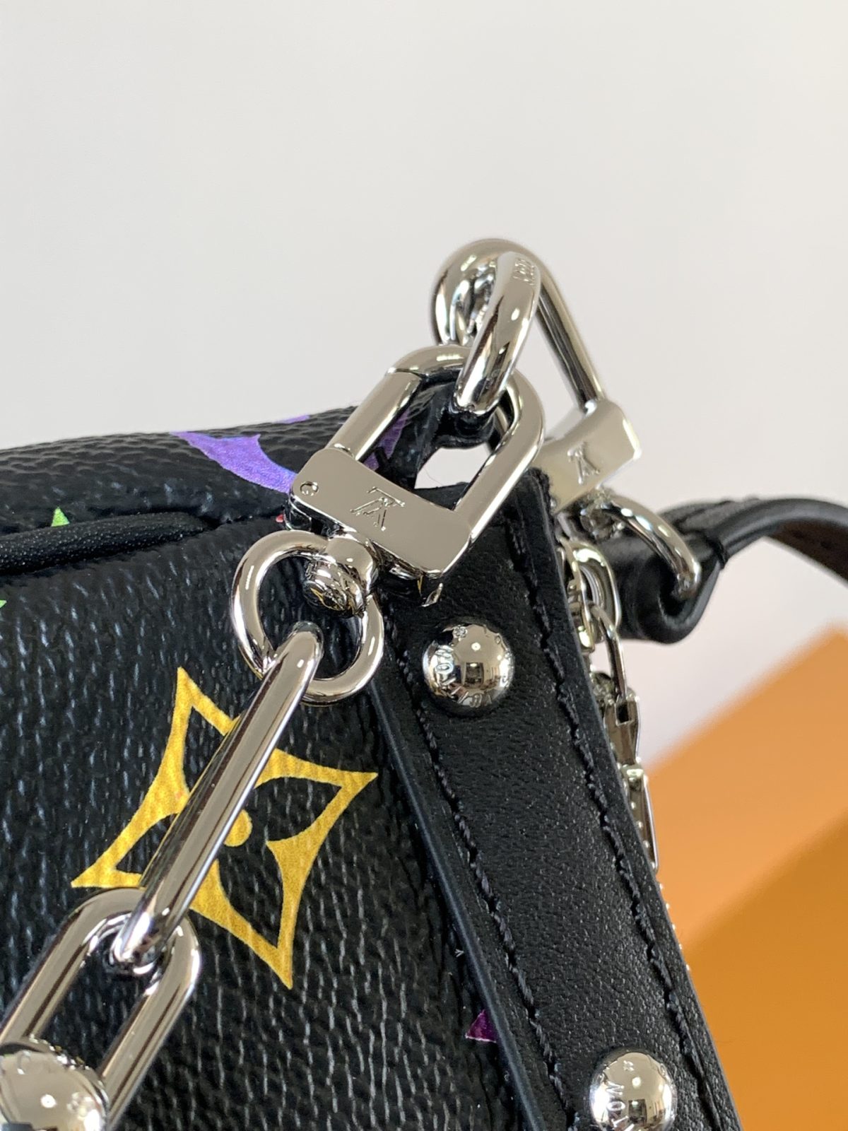 LV Pochette Accessoires Bag - Image 6