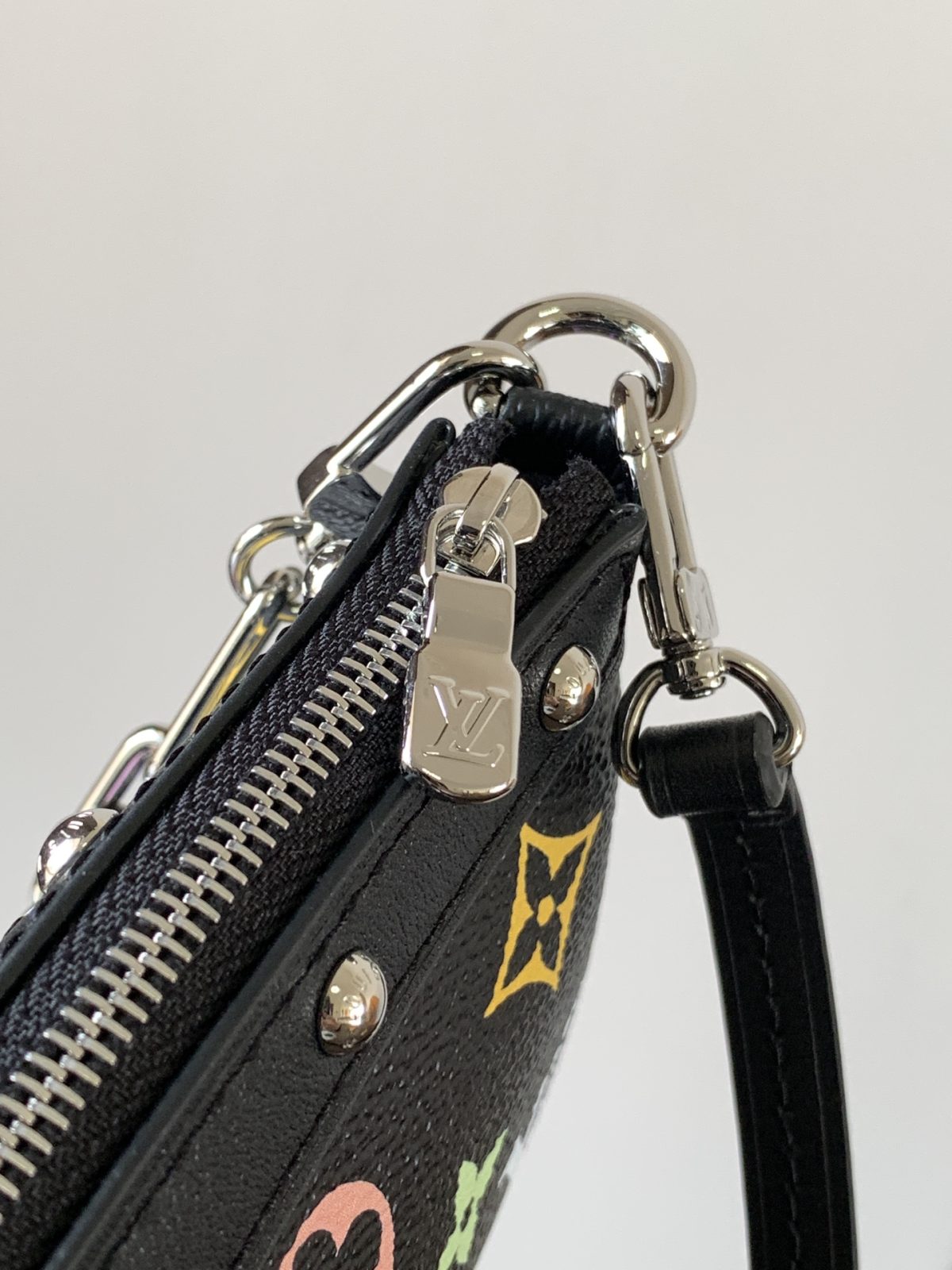 LV Pochette Accessoires Bag - Image 5