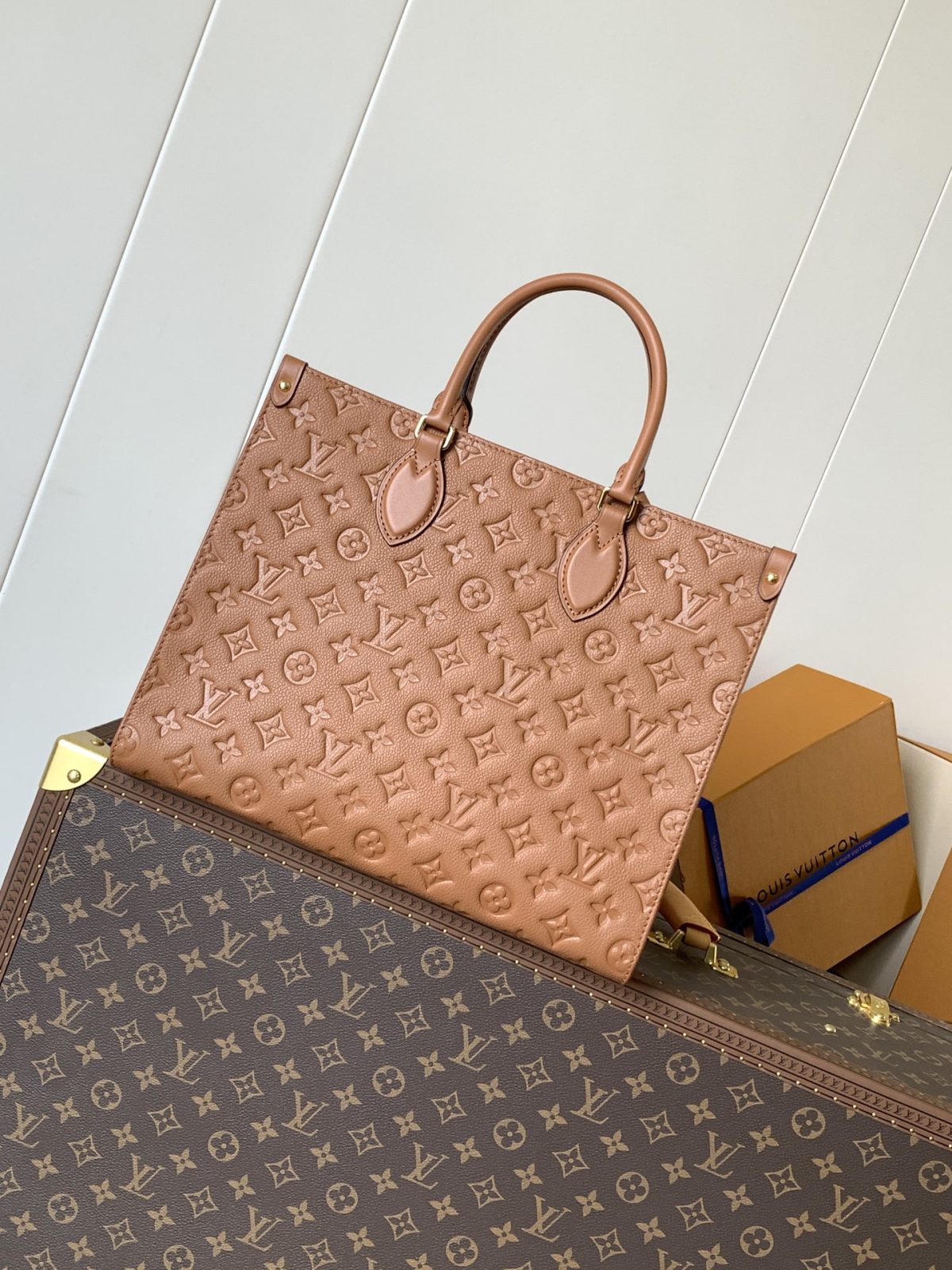 LV Onthego Handbag - Image 3