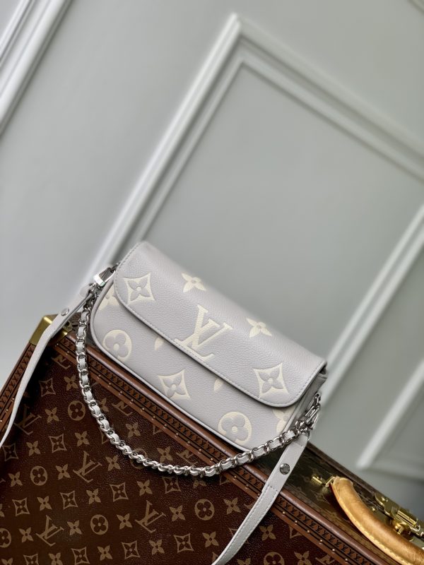 LV Wallet On Chain Ivy Bag