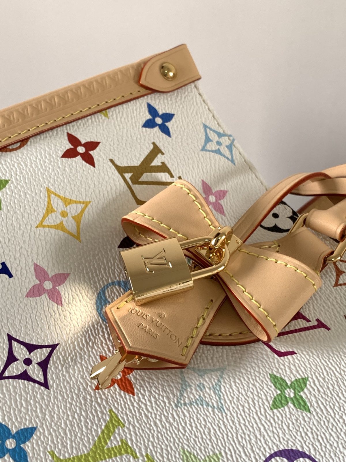LV Onthego Handbag - Image 6