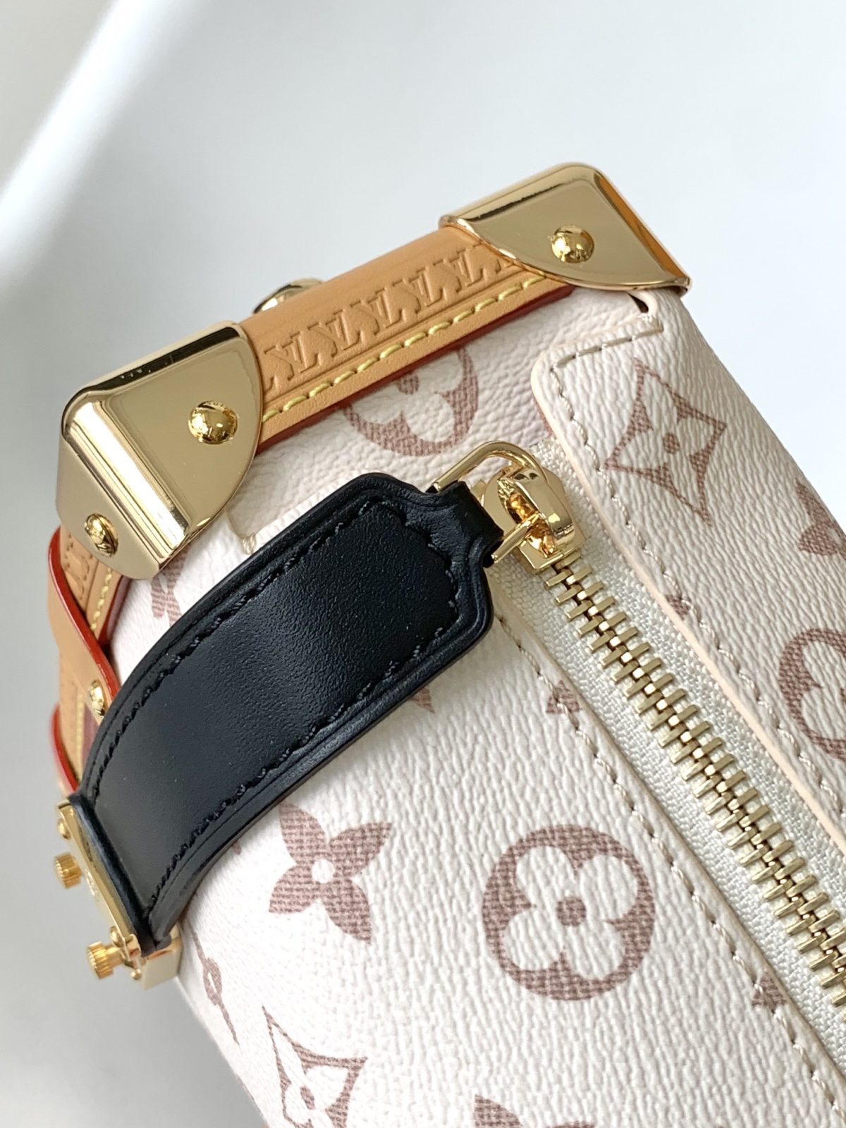 LV Cruise Bag - Image 6