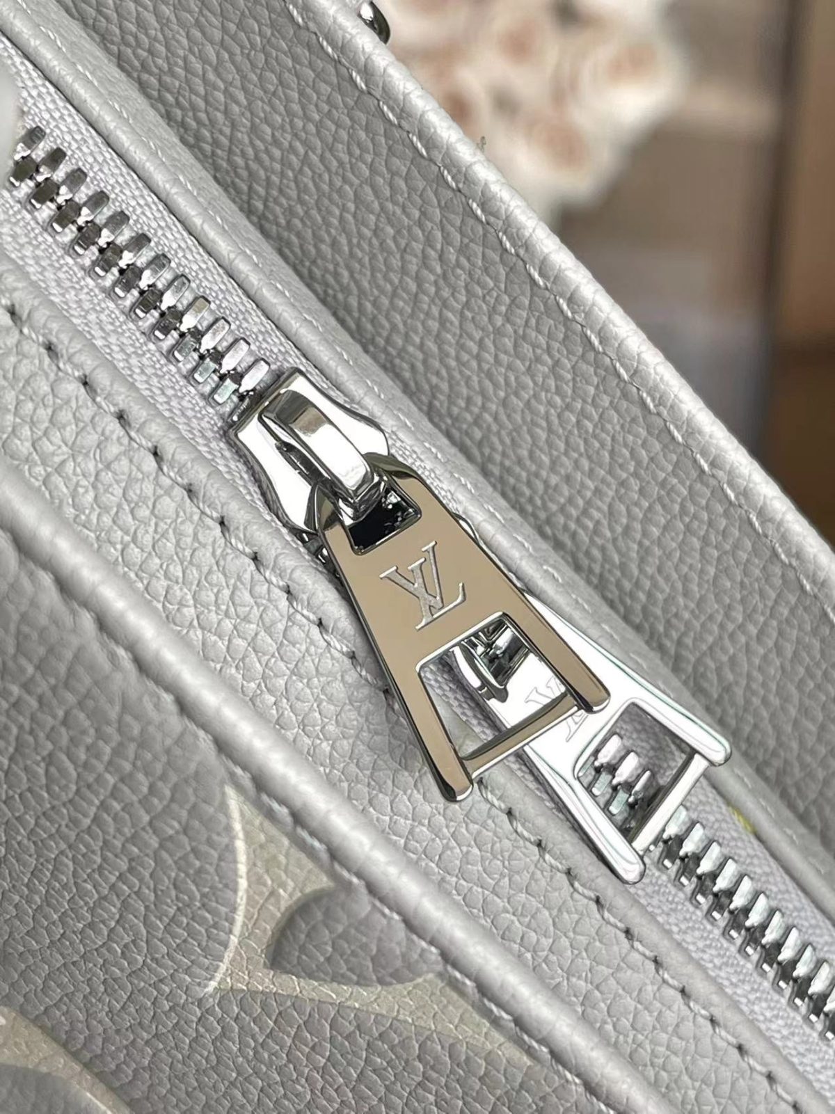 LV  Onthego East West - Image 4