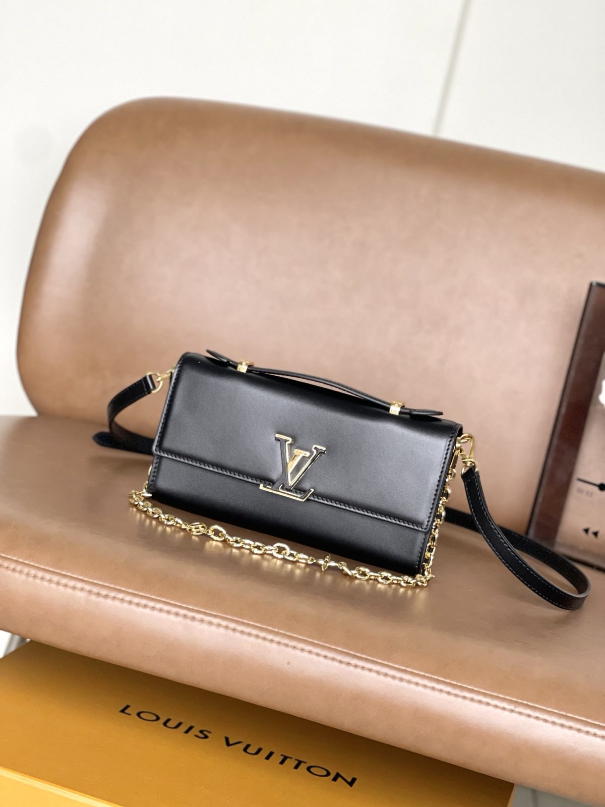 LV Wallet On Chain Capucines - Image 1