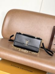 LV Wallet On Chain Capucines