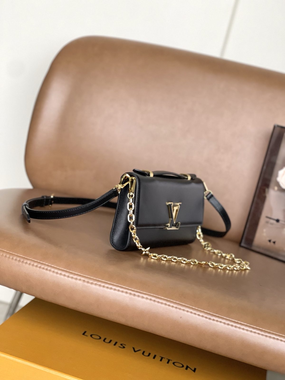 LV Wallet On Chain Capucines - Image 4