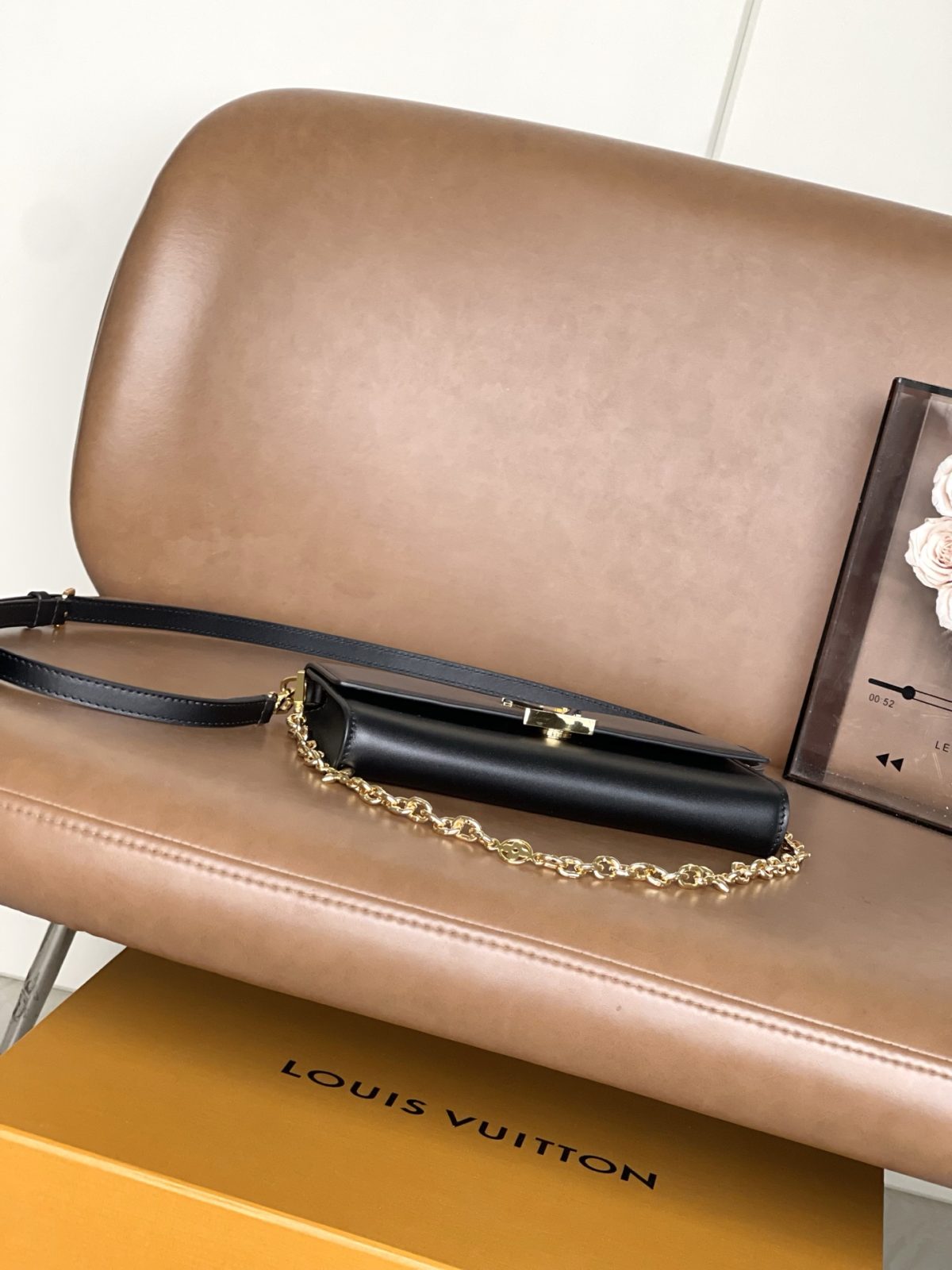 LV Wallet On Chain Capucines - Image 3