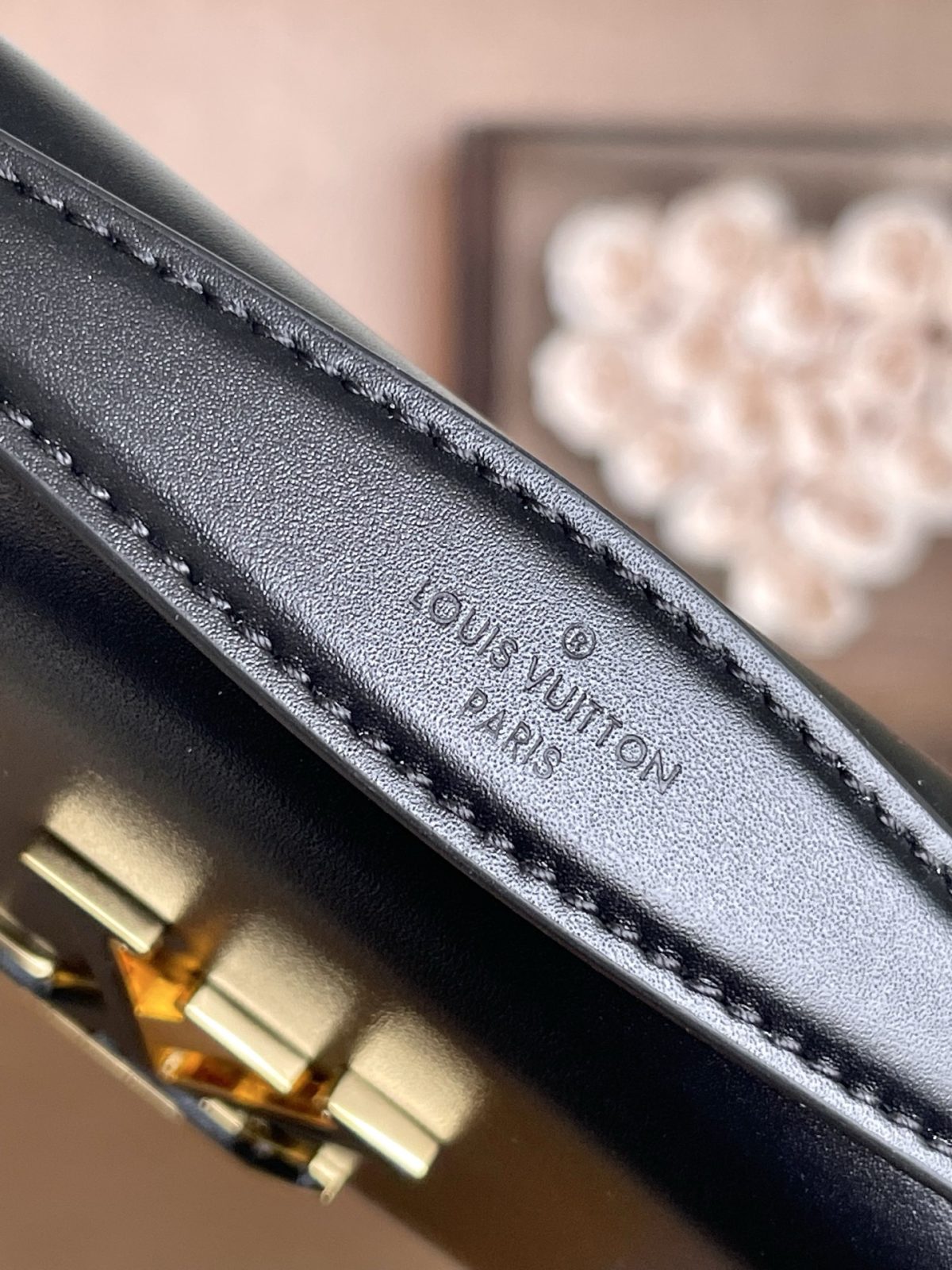 LV Wallet On Chain Capucines - Image 8