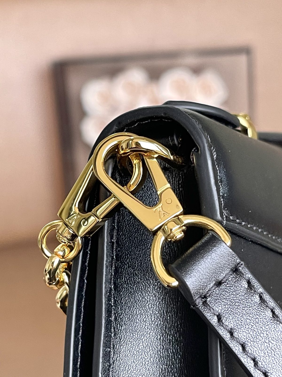 LV Wallet On Chain Capucines - Image 7