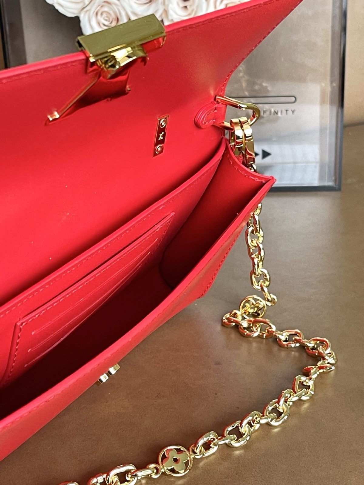 LV Wallet On Chain Capucines - Image 8