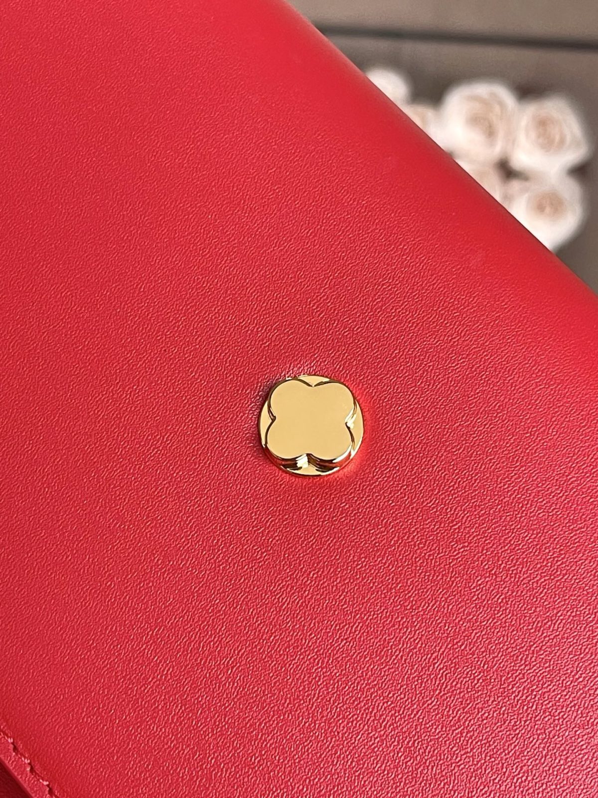 LV Wallet On Chain Capucines - Image 9