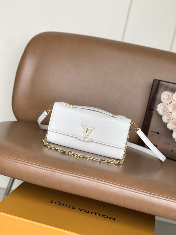 LV Wallet On Chain Capucines