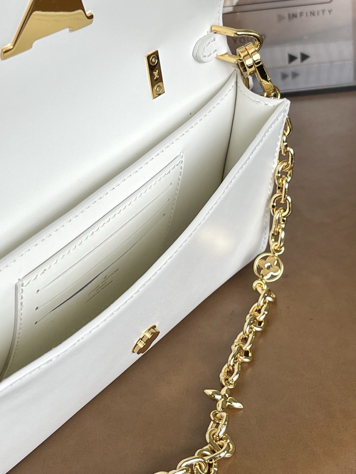 LV Wallet On Chain Capucines - Image 8
