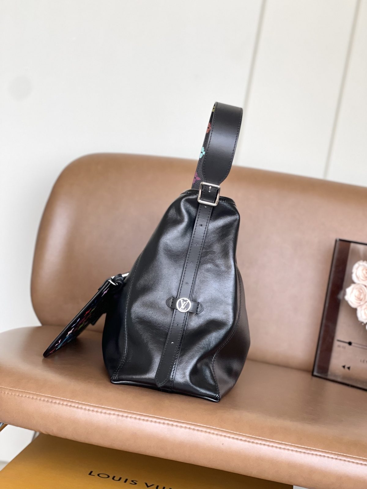 LV CarryAll Dark MM - Image 2