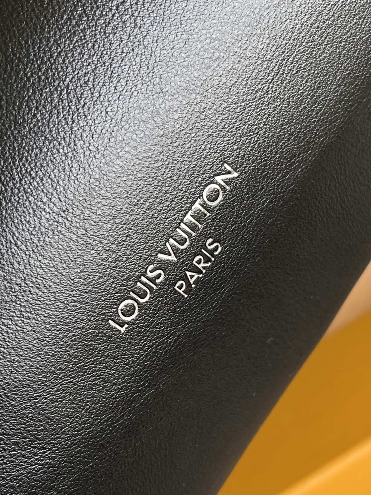 LV CarryAll Dark MM - Image 7
