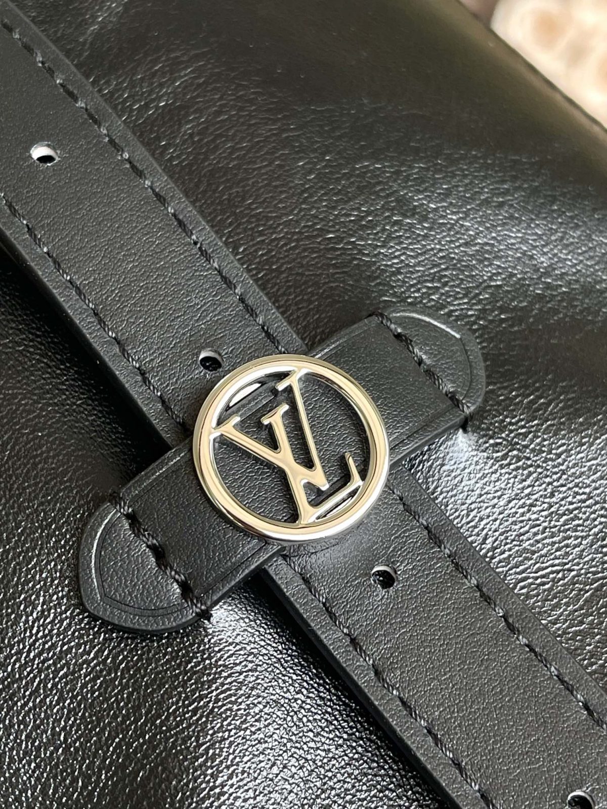 LV CarryAll Dark MM - Image 6
