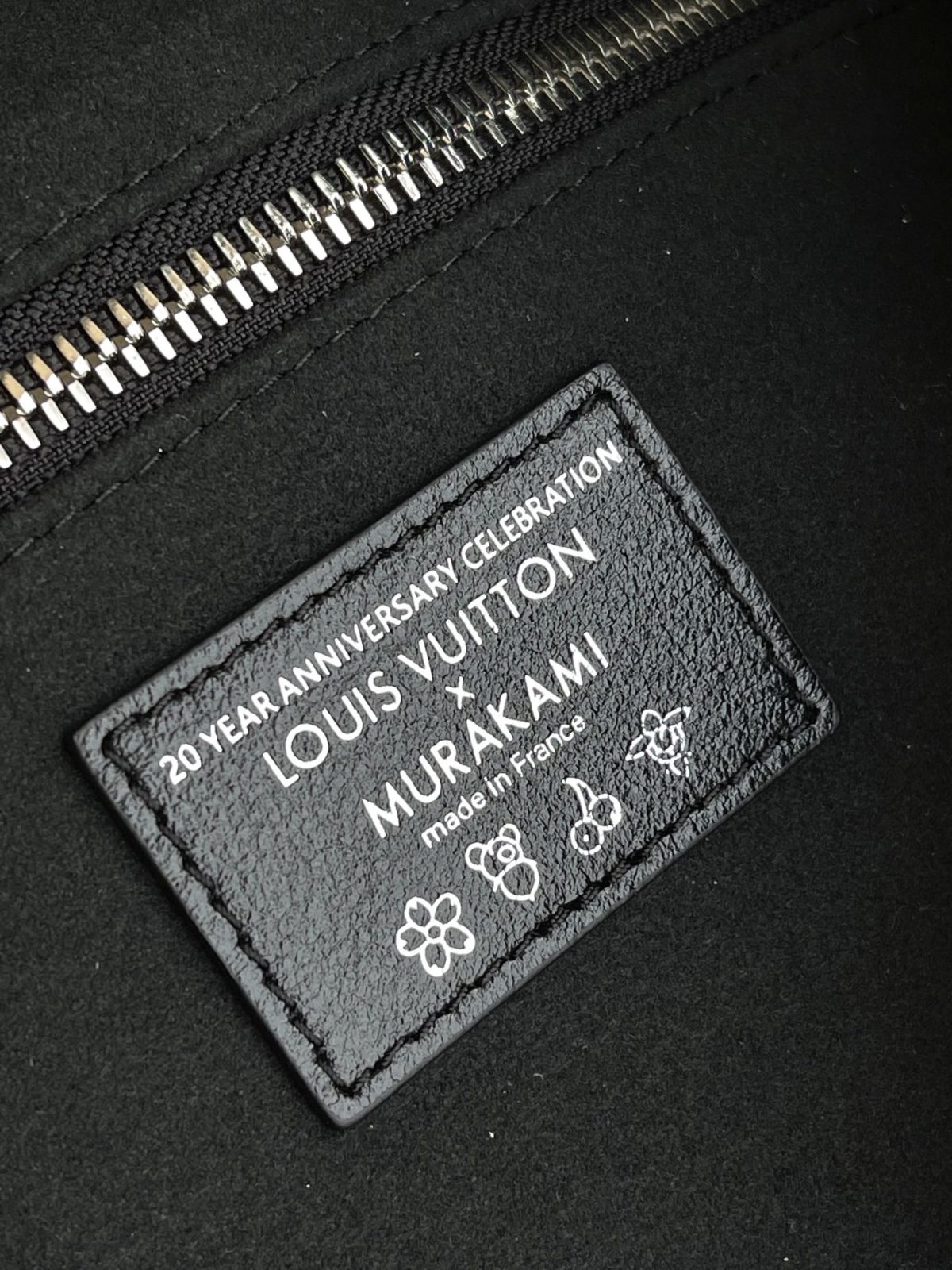 LV CarryAll Dark MM - Image 9