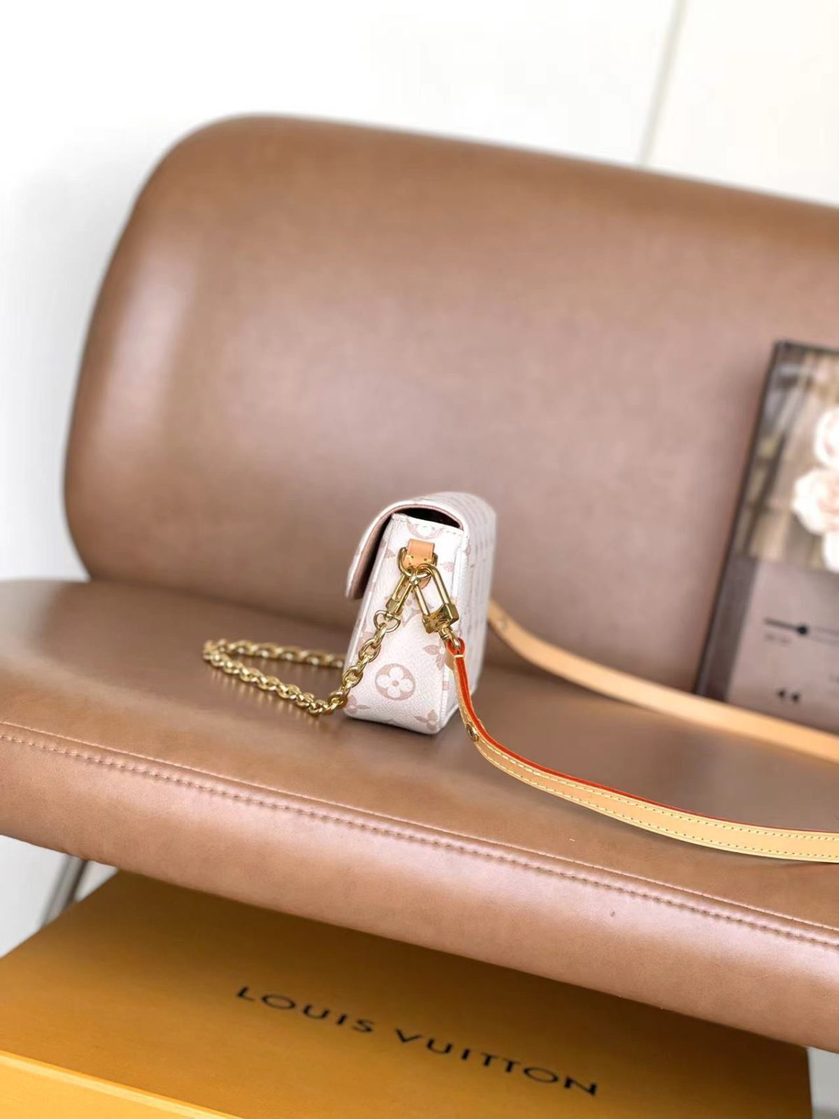 LV Wallet On Chain Ivy Bag - Image 3