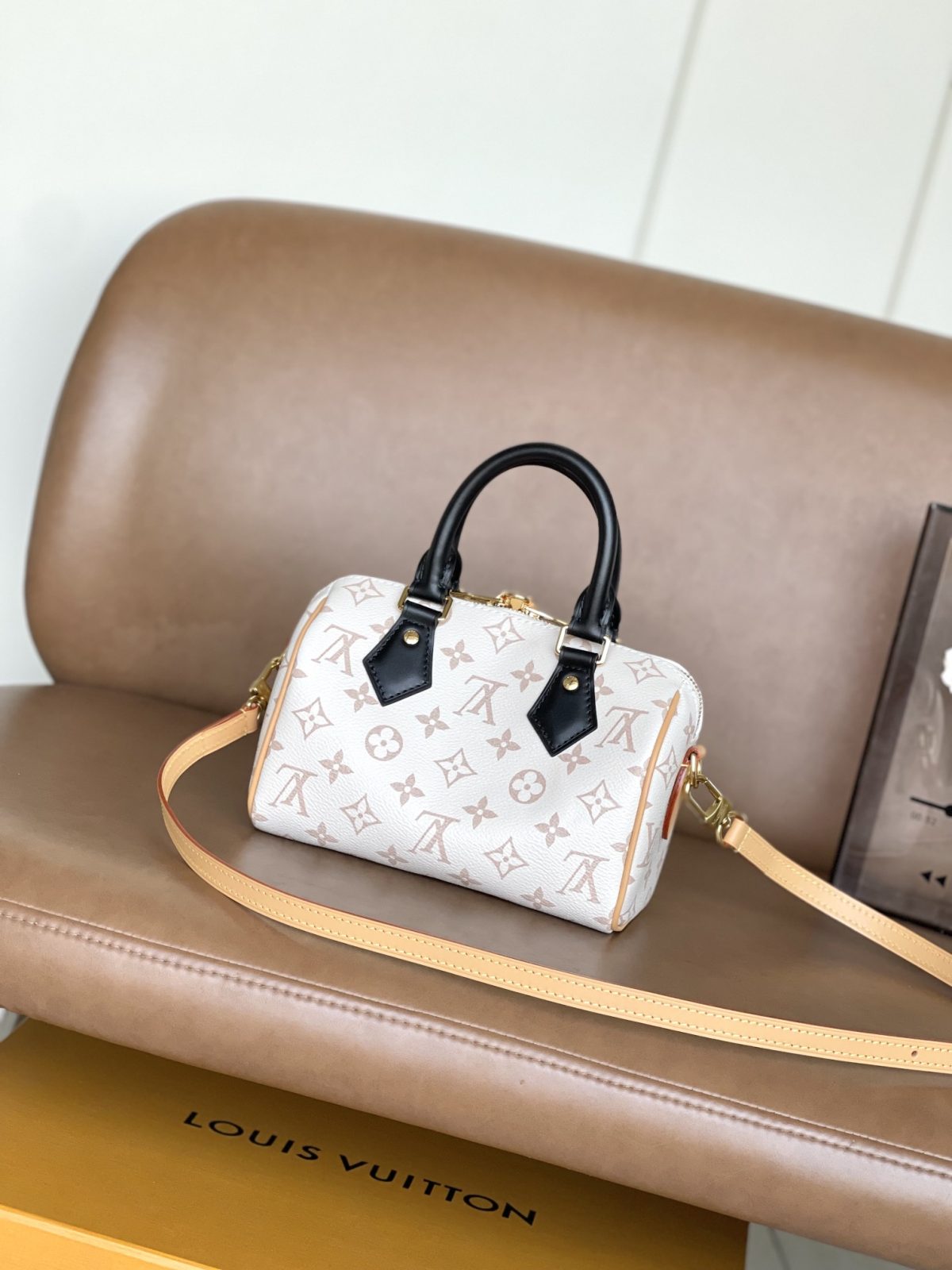 LV Speedy Bandouliere 20 - Image 2