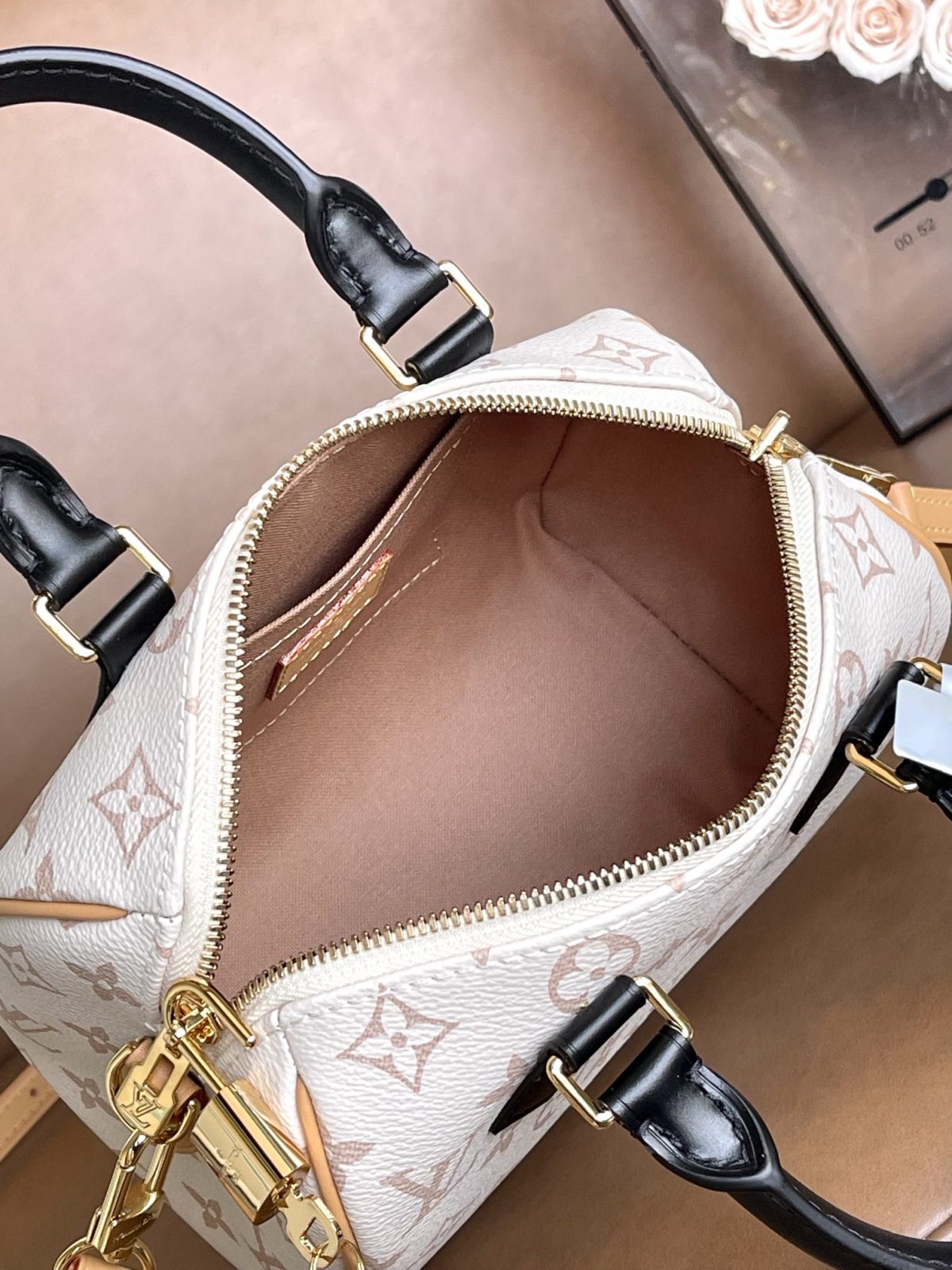 LV Speedy Bandouliere 20 - Image 8