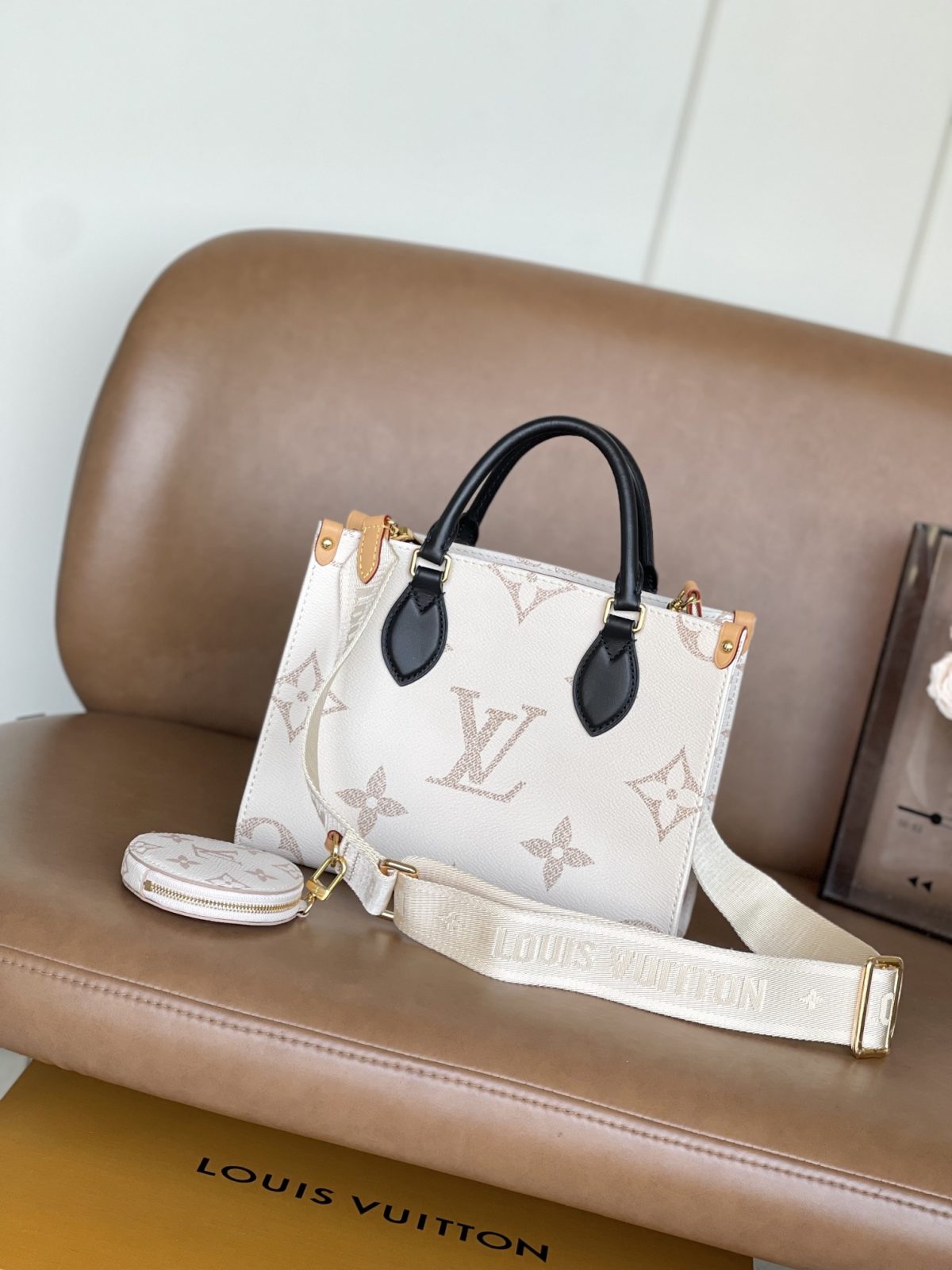LV Onthego Handbag - Image 1