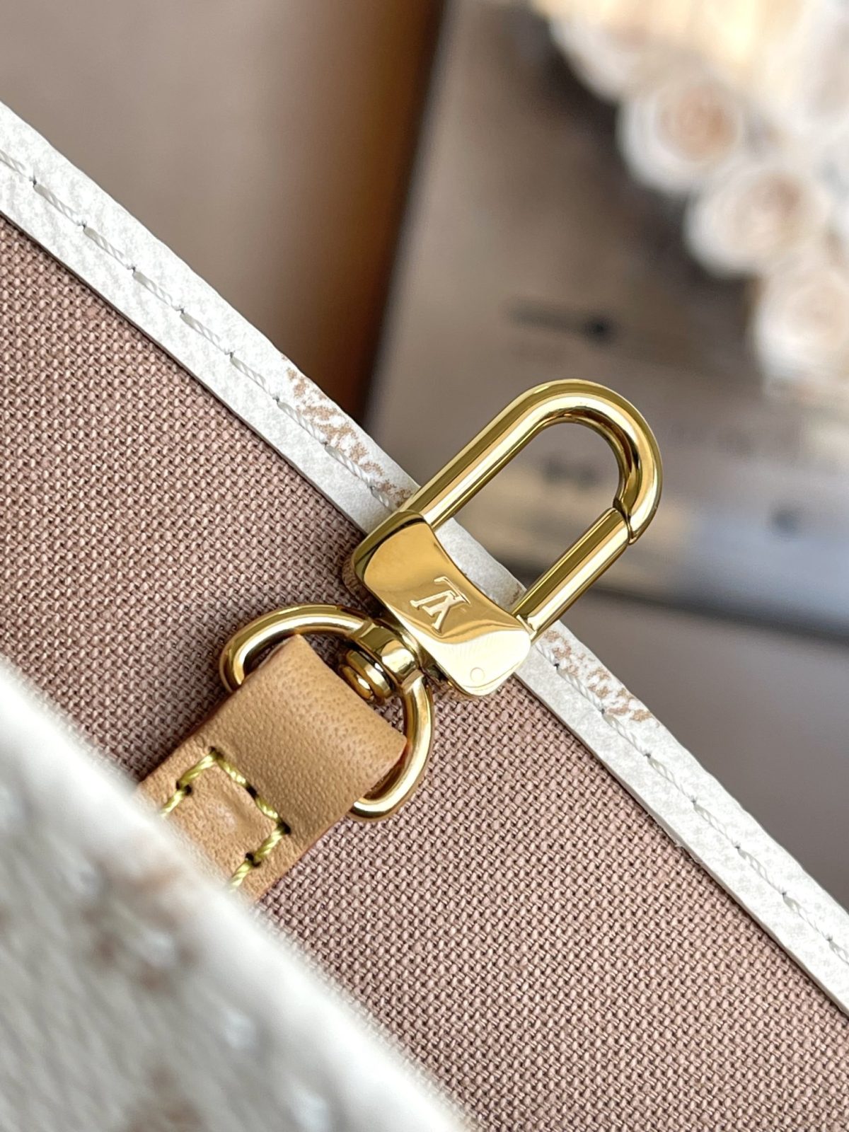 LV Onthego Handbag - Image 6