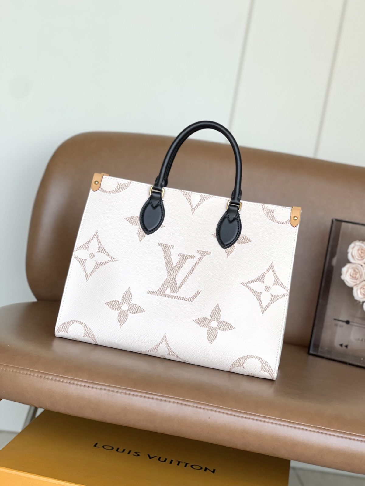 LV Onthego MM Bag - Image 1