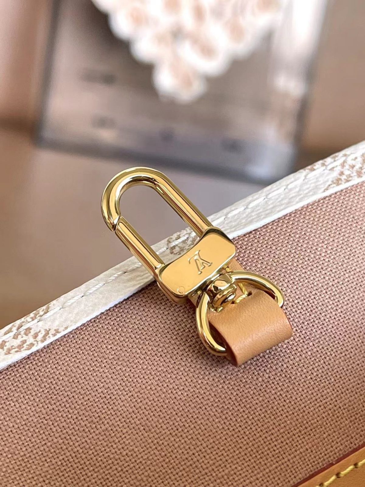 LV Onthego MM Bag - Image 9