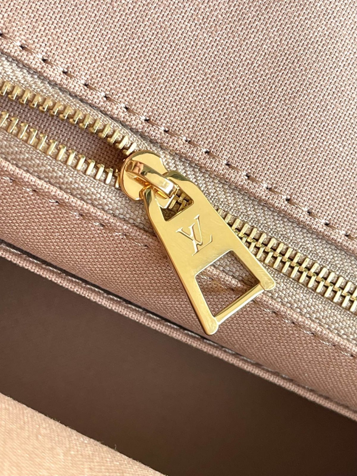 LV Onthego MM Bag - Image 8