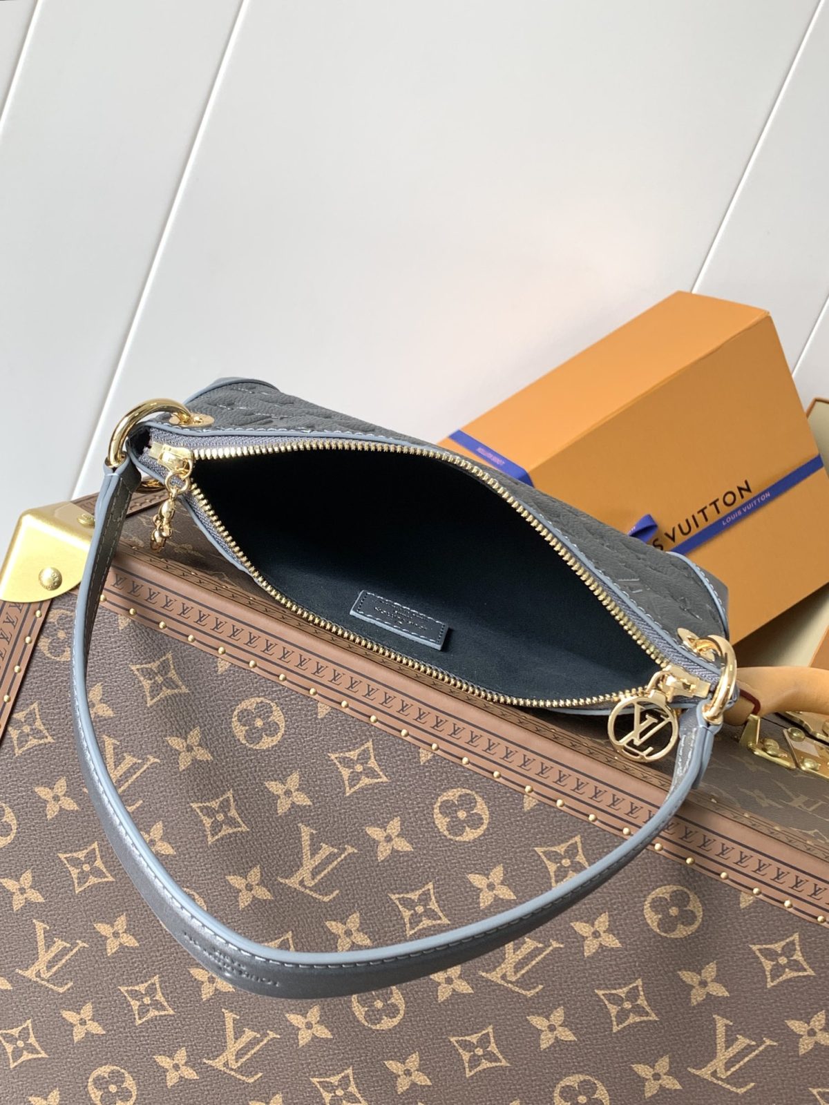 LV Pochette Sèvres - Image 8