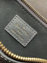 LV Pochette Sèvres - Image 9