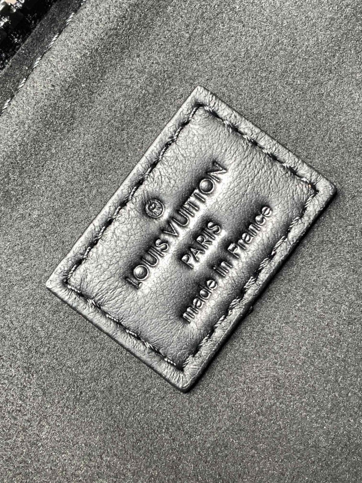 LV Coussin - Image 9