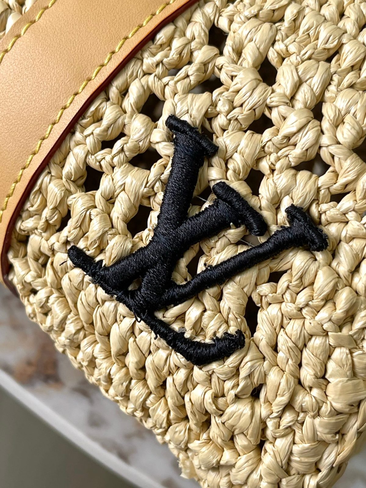 LV Keepall Bandoulière 25 - Image 5