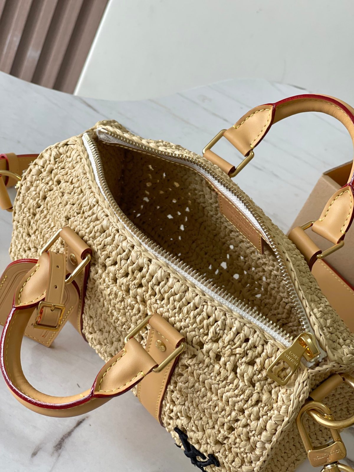 LV Keepall Bandoulière 25 - Image 8