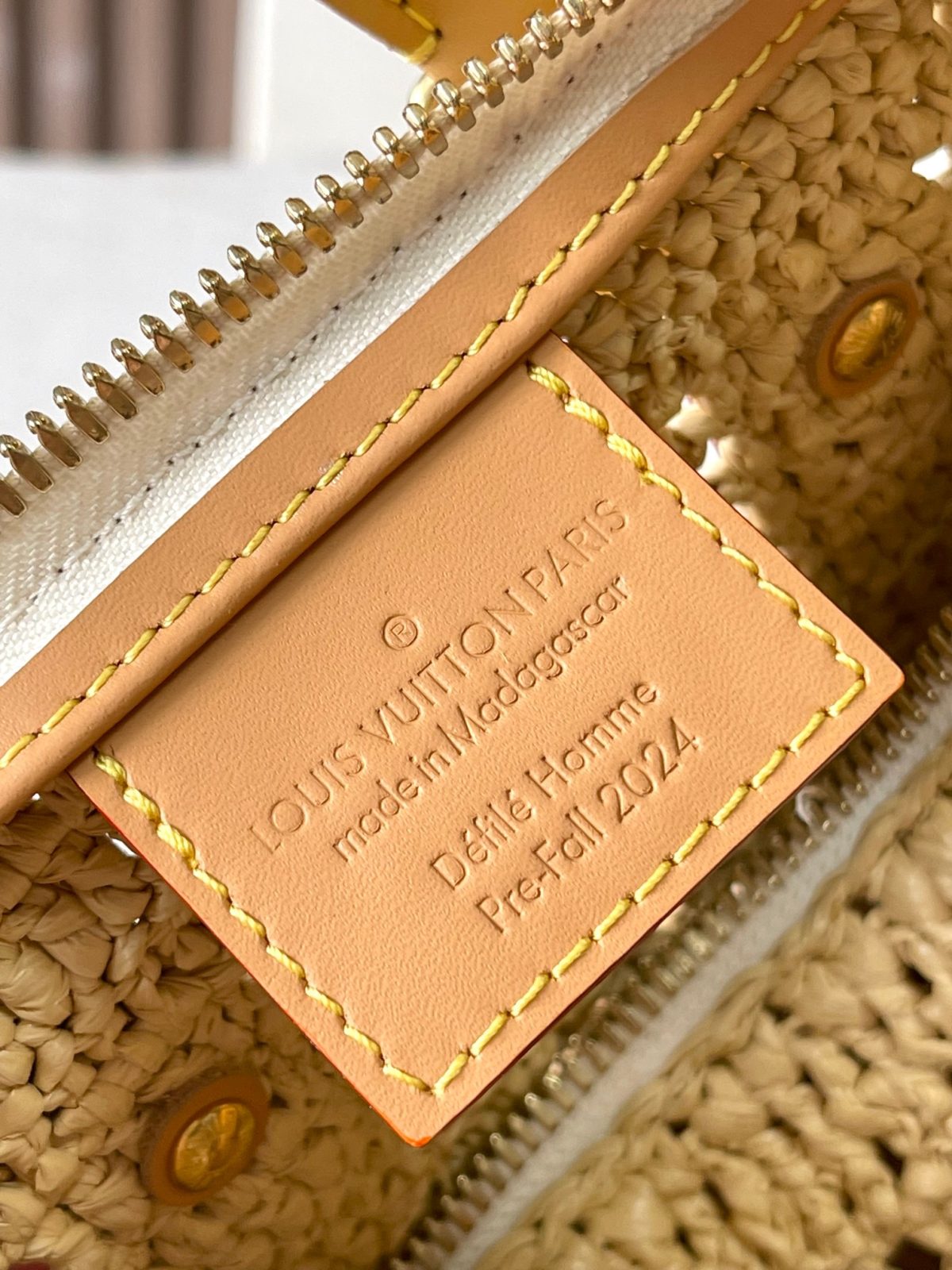 LV Keepall Bandoulière 25 - Image 9